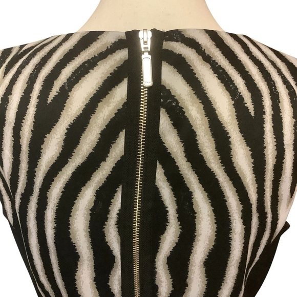 BISOU BISOU BLACK & WHITE PATTERNED SLEEVELESS MIDI DRESS/ Size 10 - Picture 5 of 11